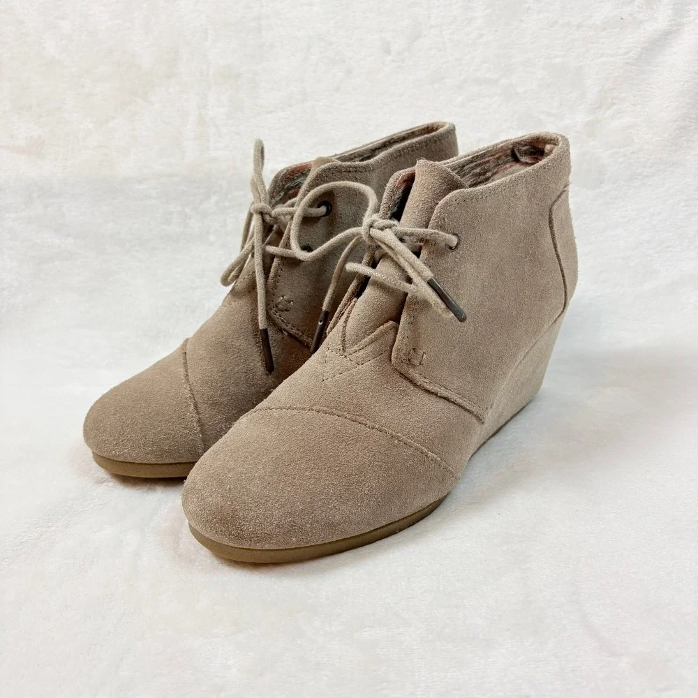 TOMS Taupe Suede Desert Wedge Booties Women‎ Sz 8 Lace Up Ankle Boots Round Toe